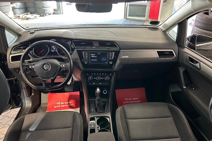 Sort VW Touran fra 2017