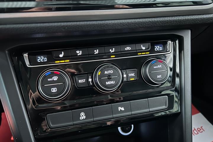 Sort VW Touran fra 2017