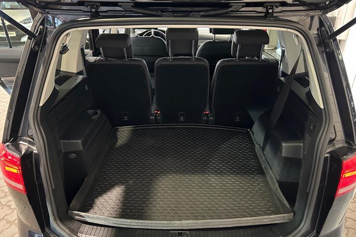 Sort VW Touran fra 2017