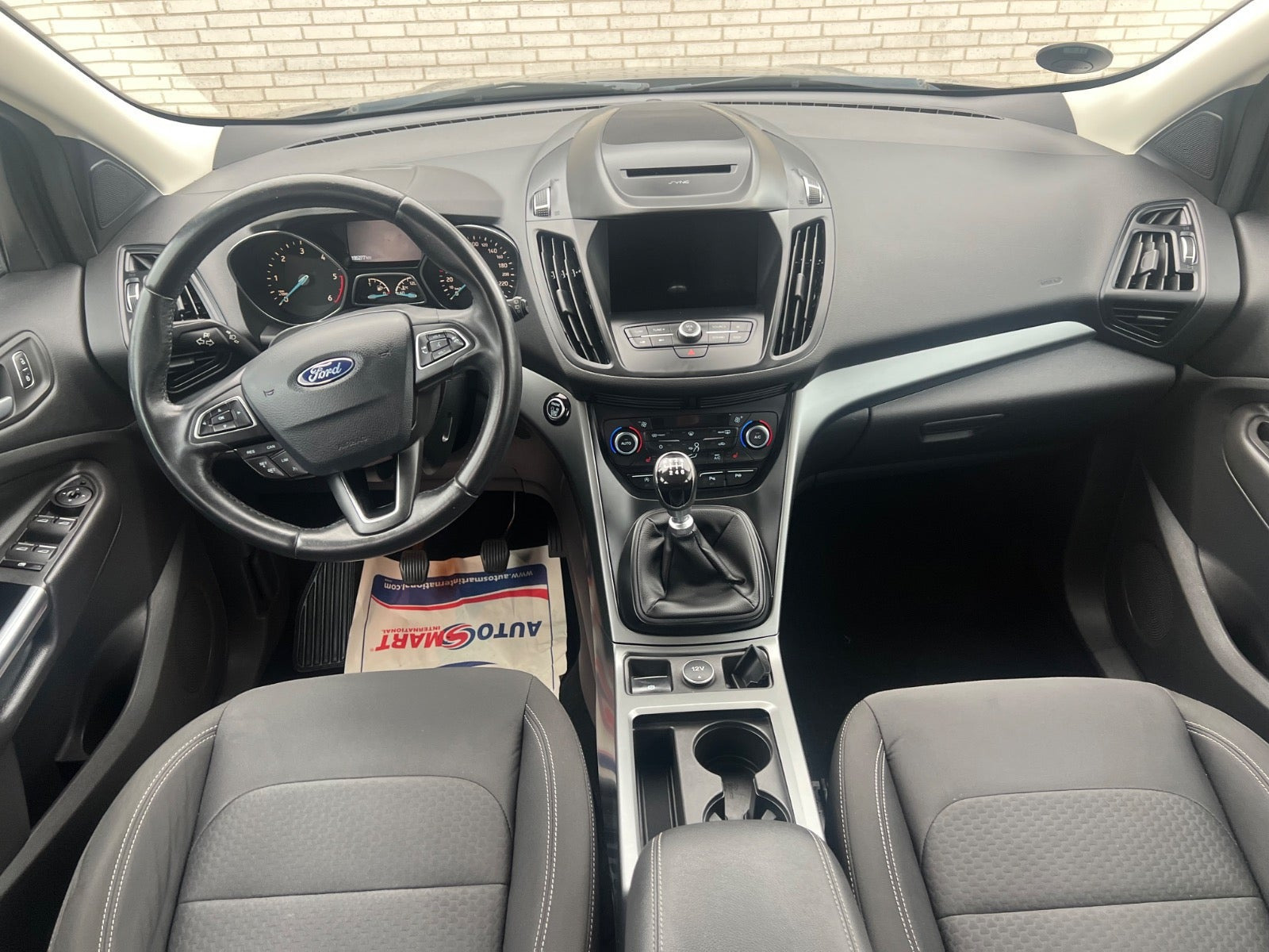 Grå Ford Kuga fra 2017