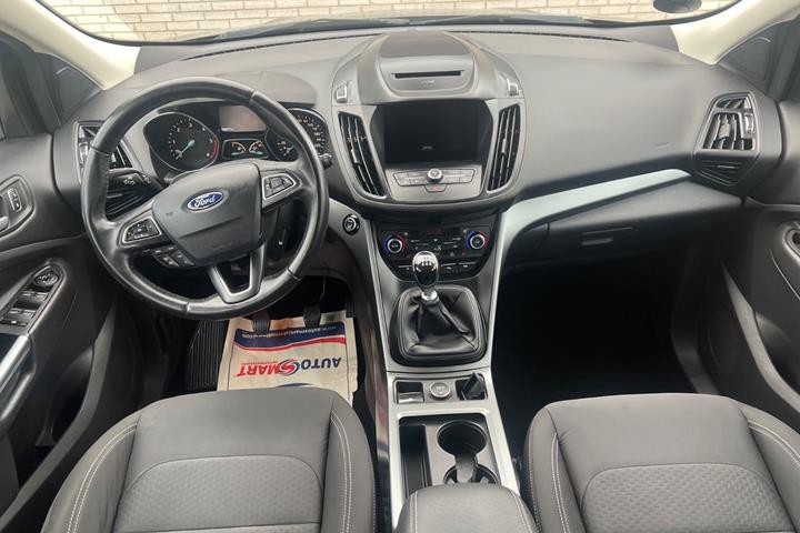 Grå Ford Kuga fra 2017