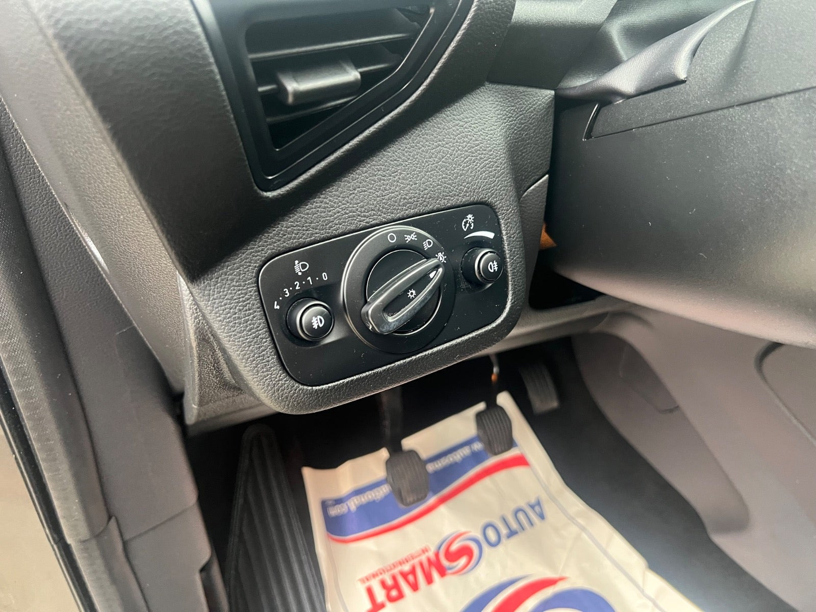 Grå Ford Kuga fra 2017