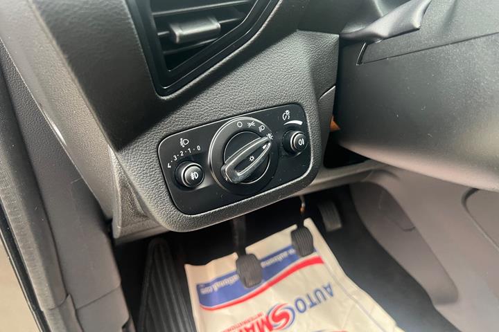 Grå Ford Kuga fra 2017