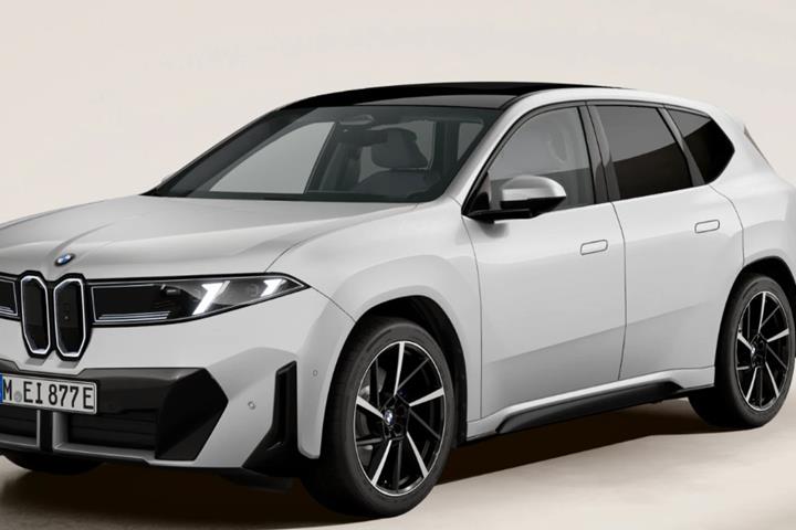 Sølv BMW iX3 fra 2026