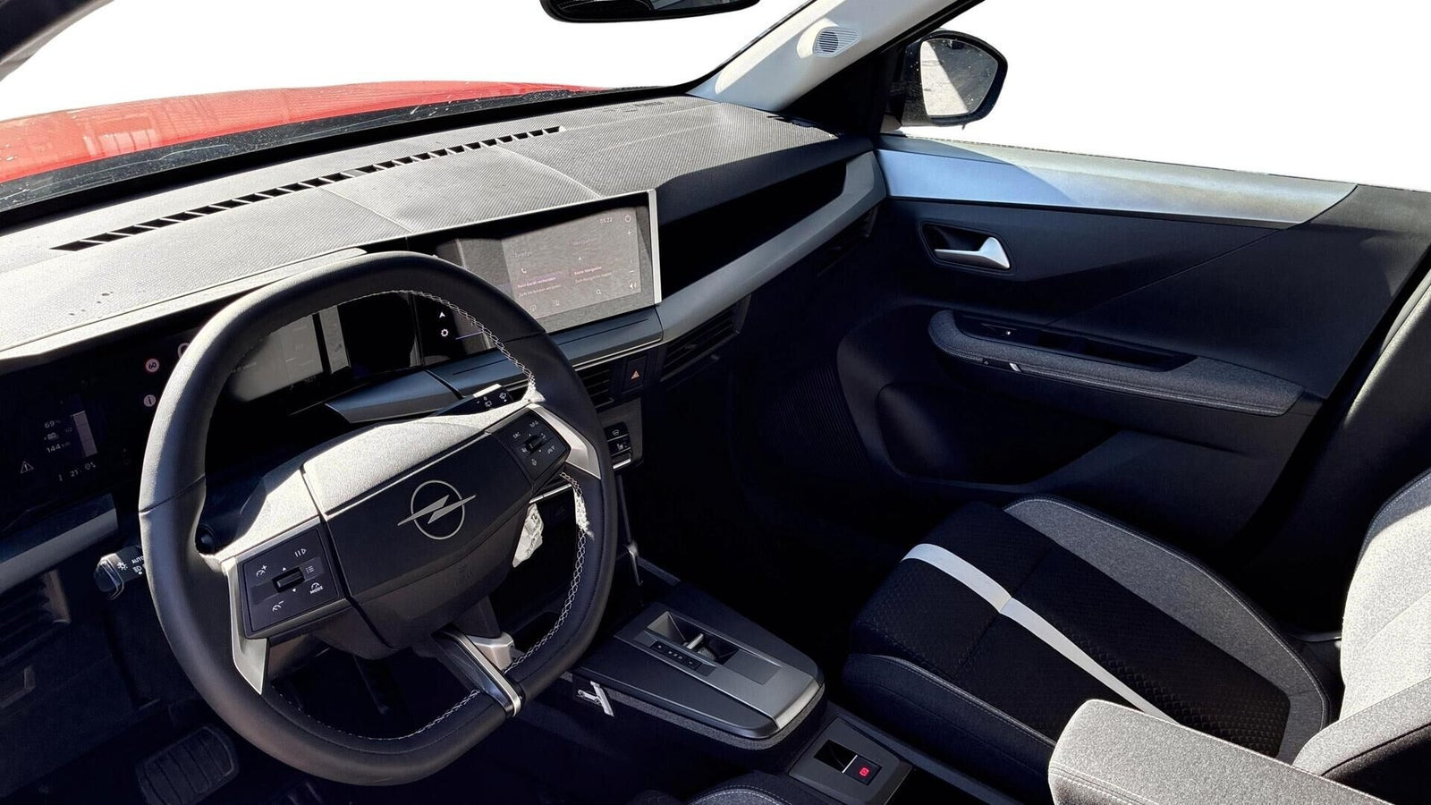 Orange Opel Frontera fra 2025
