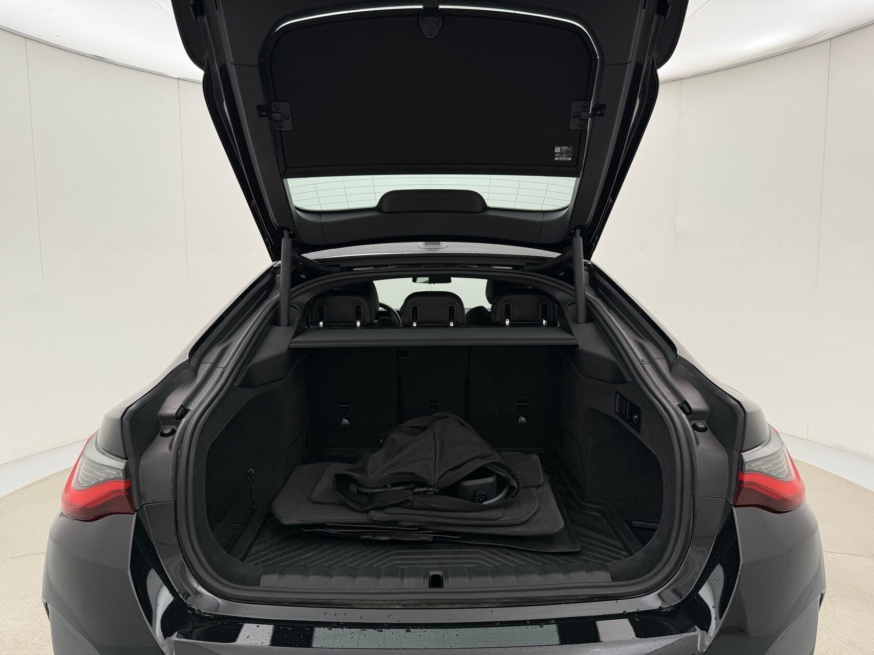Sort BMW i4 fra 2023