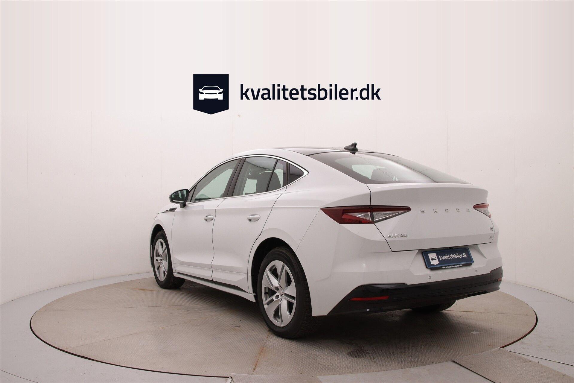 Hvid Skoda Enyaq fra 2023