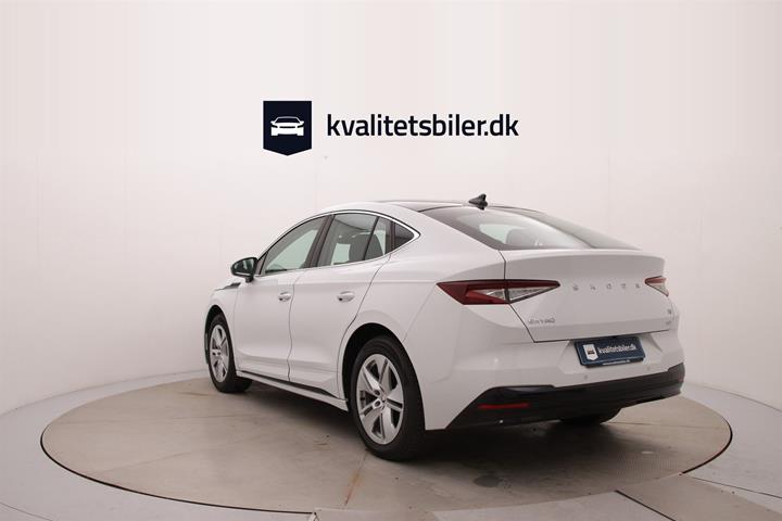 Hvid Skoda Enyaq fra 2023