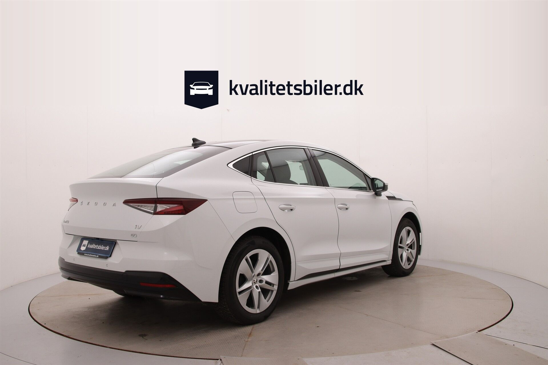 Hvid Skoda Enyaq fra 2023