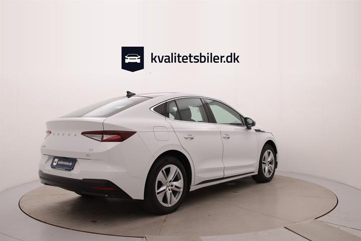 Hvid Skoda Enyaq fra 2023