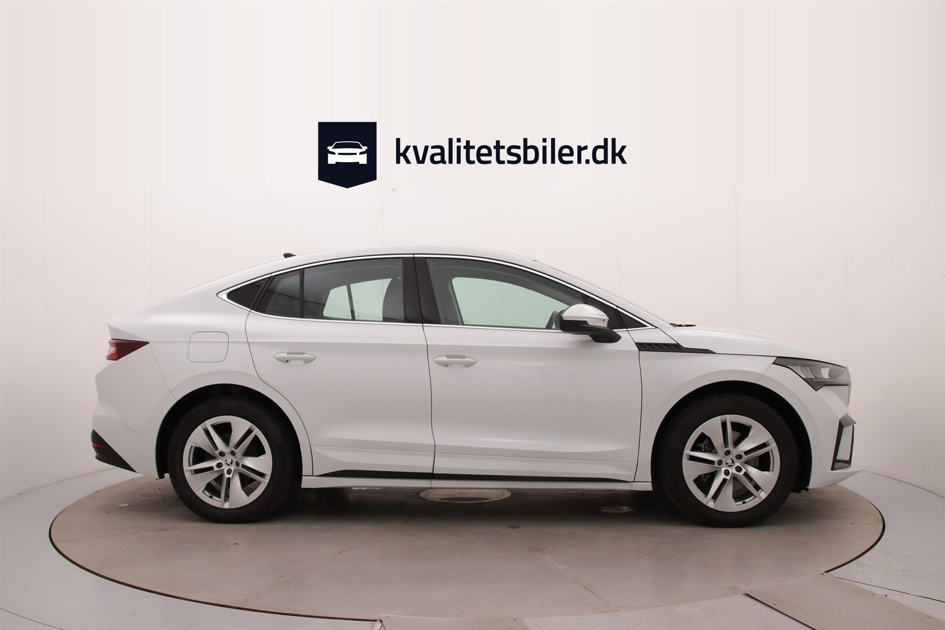 Hvid Skoda Enyaq fra 2023