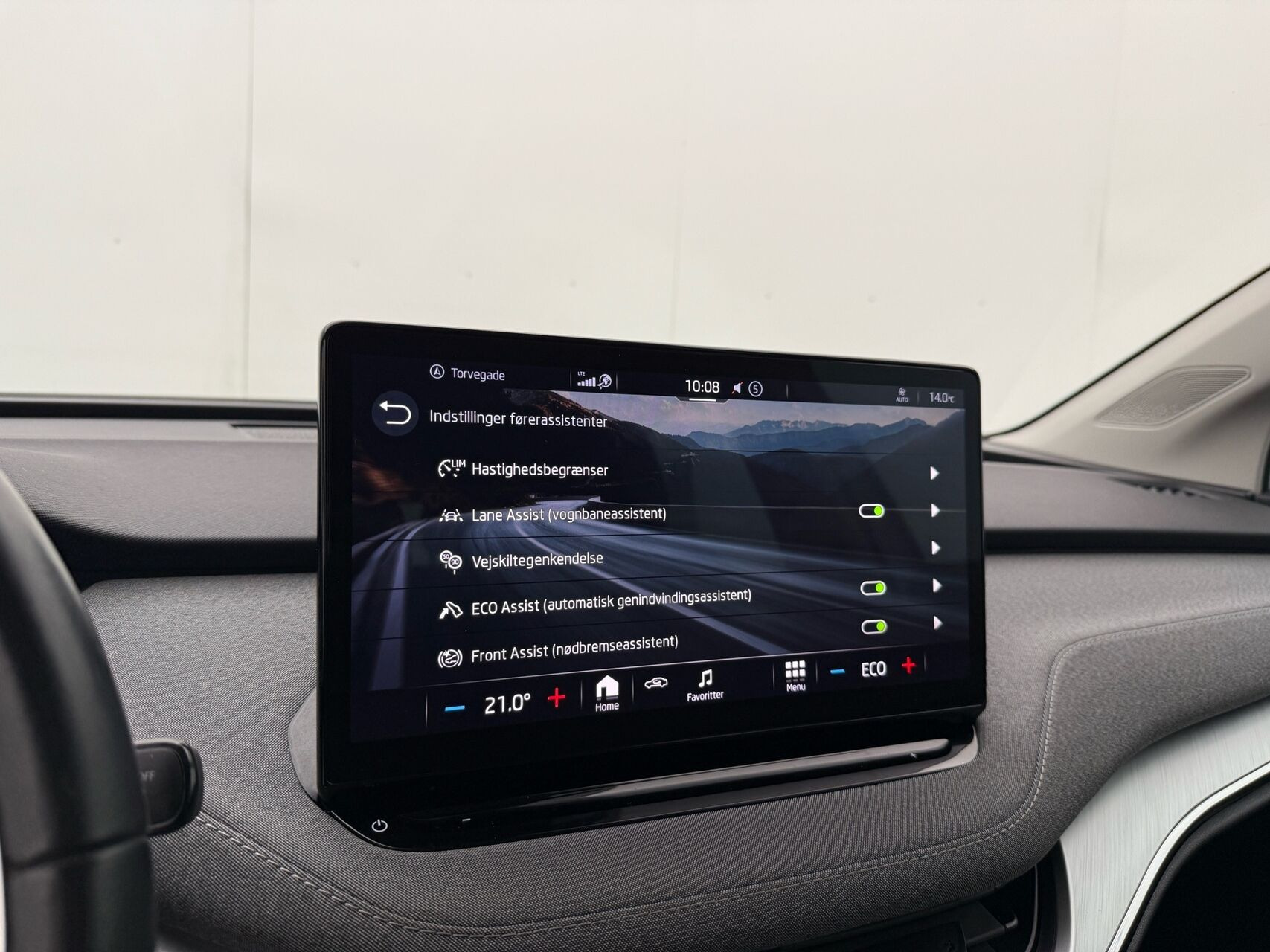 Hvid Skoda Enyaq fra 2023