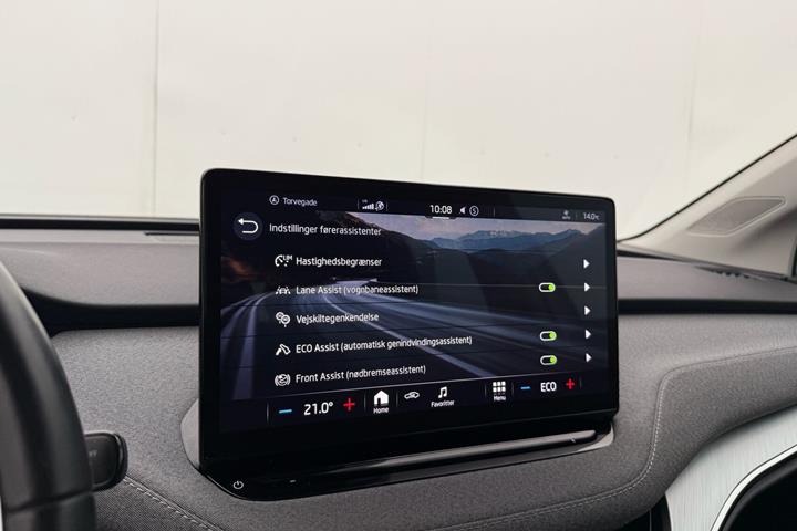 Hvid Skoda Enyaq fra 2023