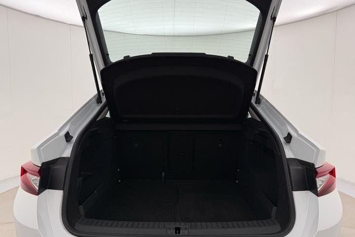 Hvid Skoda Enyaq fra 2023