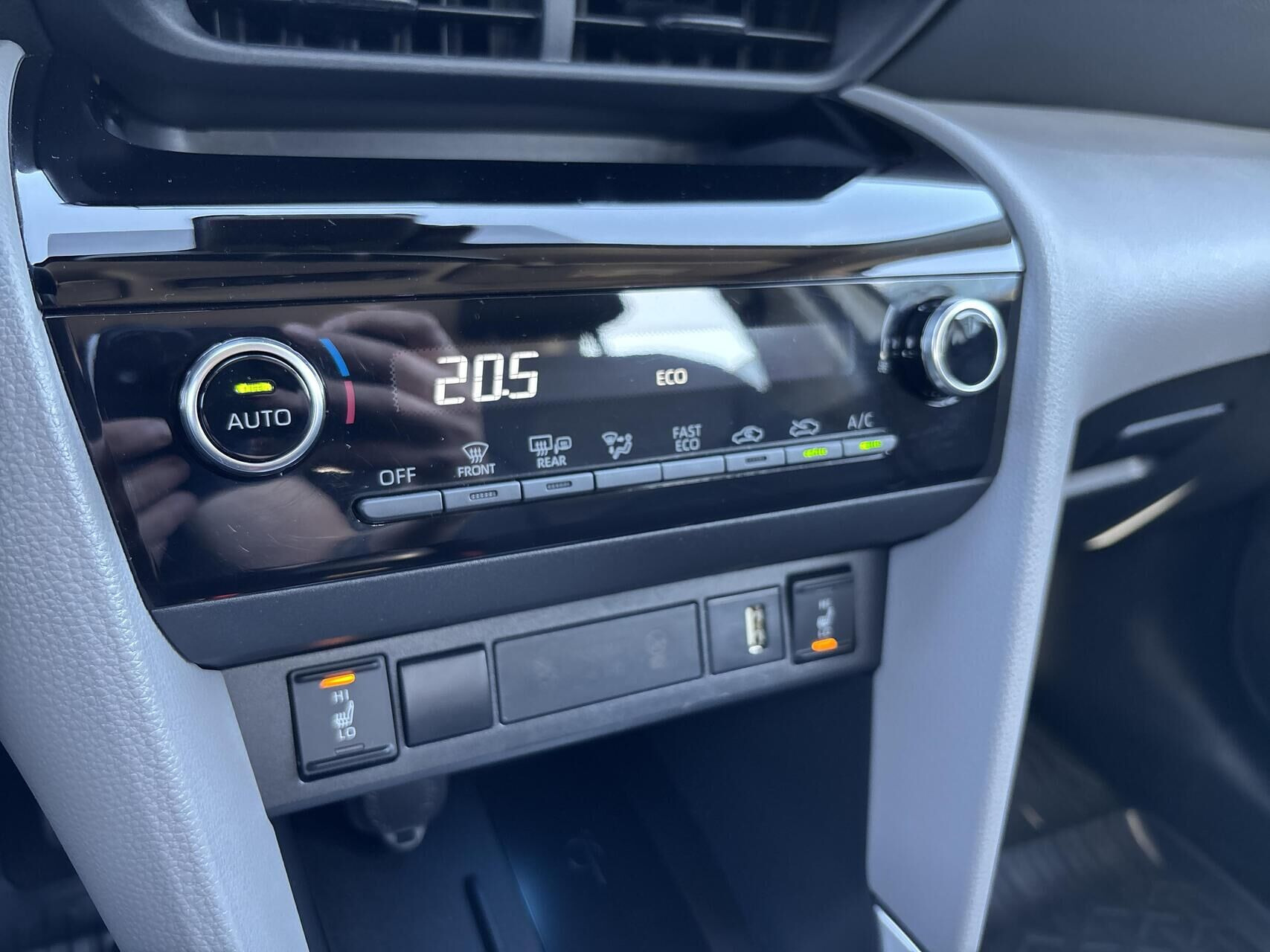 Hvid Toyota Yaris Cross fra 2022