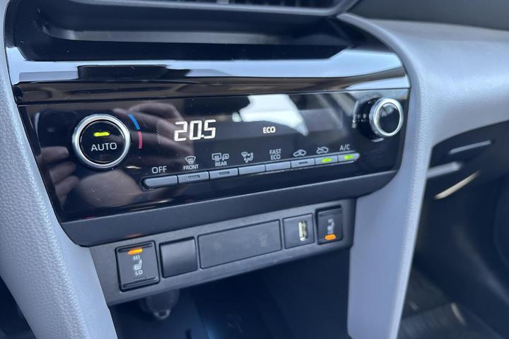 Hvid Toyota Yaris Cross fra 2022
