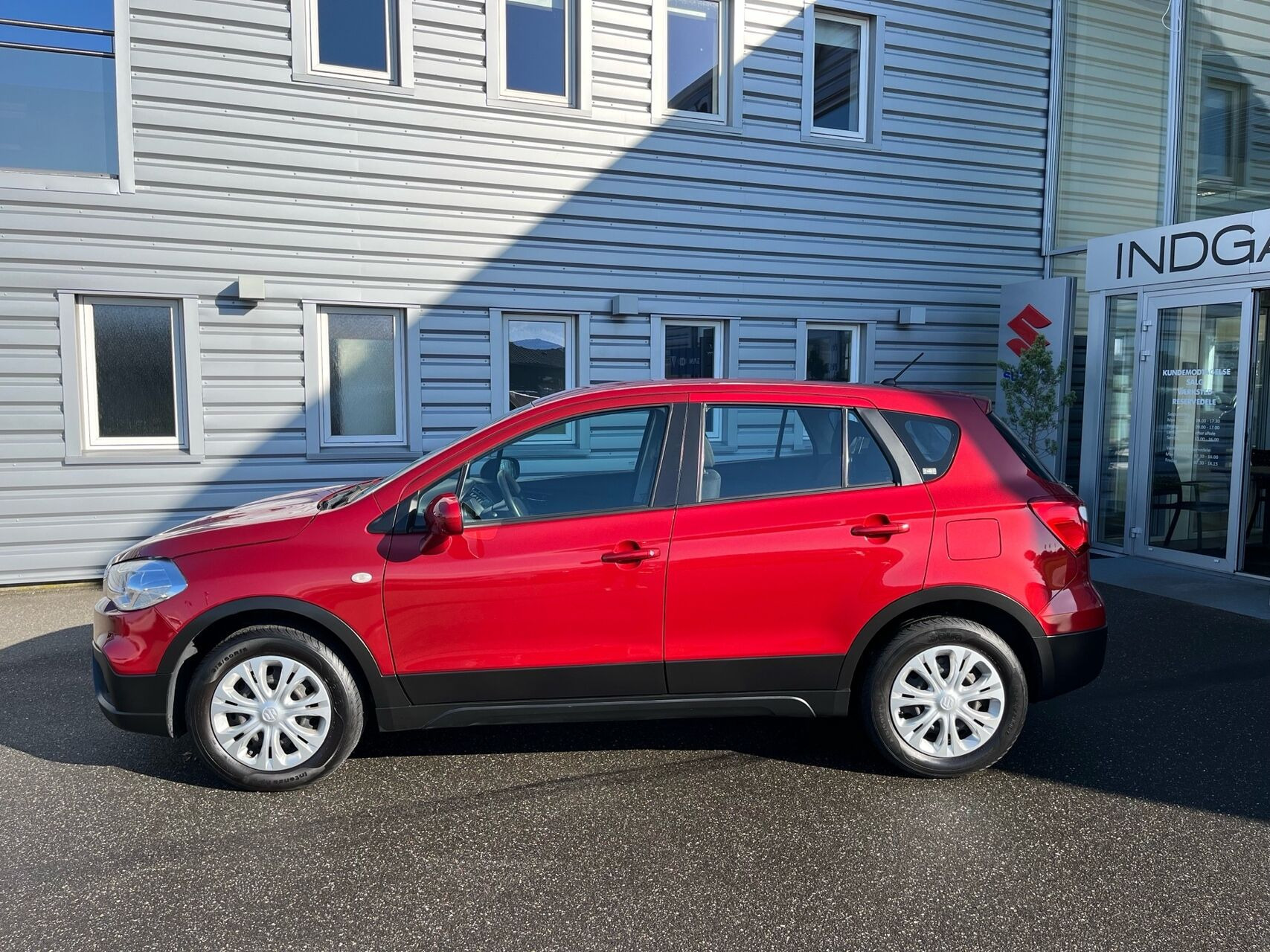 Rød Suzuki S-Cross fra 2018