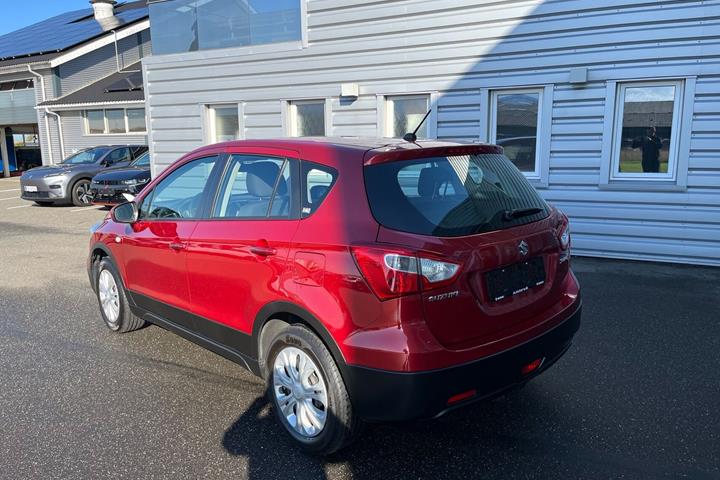 Rød Suzuki S-Cross fra 2018