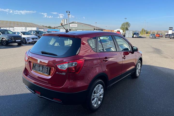 Rød Suzuki S-Cross fra 2018