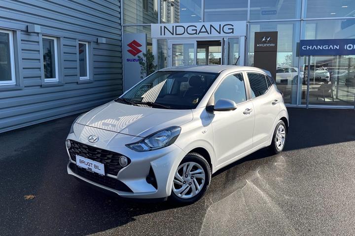 Sølv Hyundai i10 fra 2022