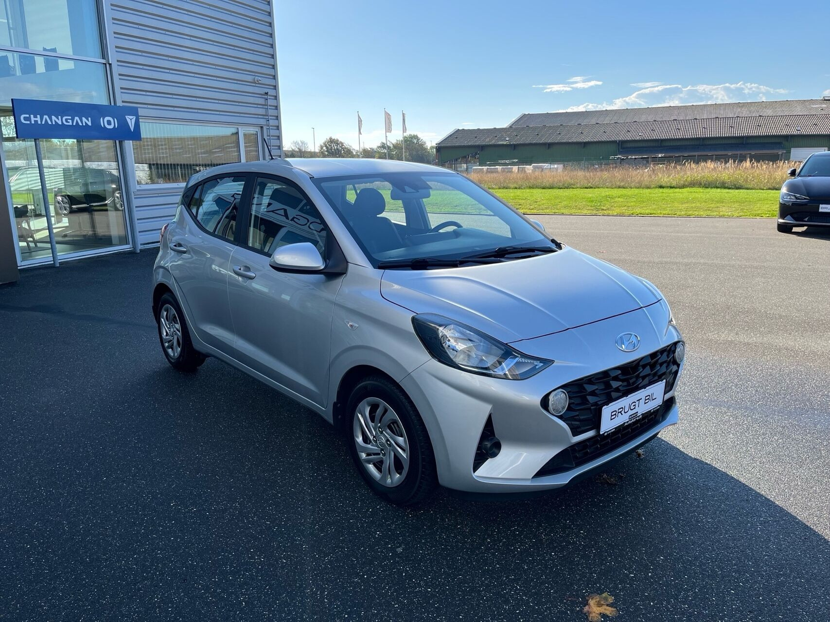 Sølv Hyundai i10 fra 2022