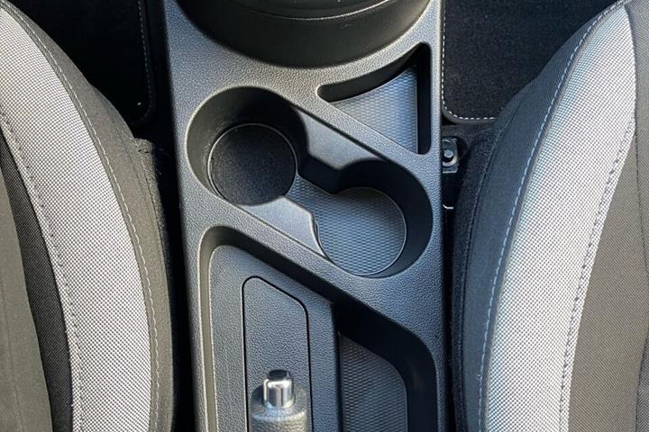 Sølv Hyundai i10 fra 2022