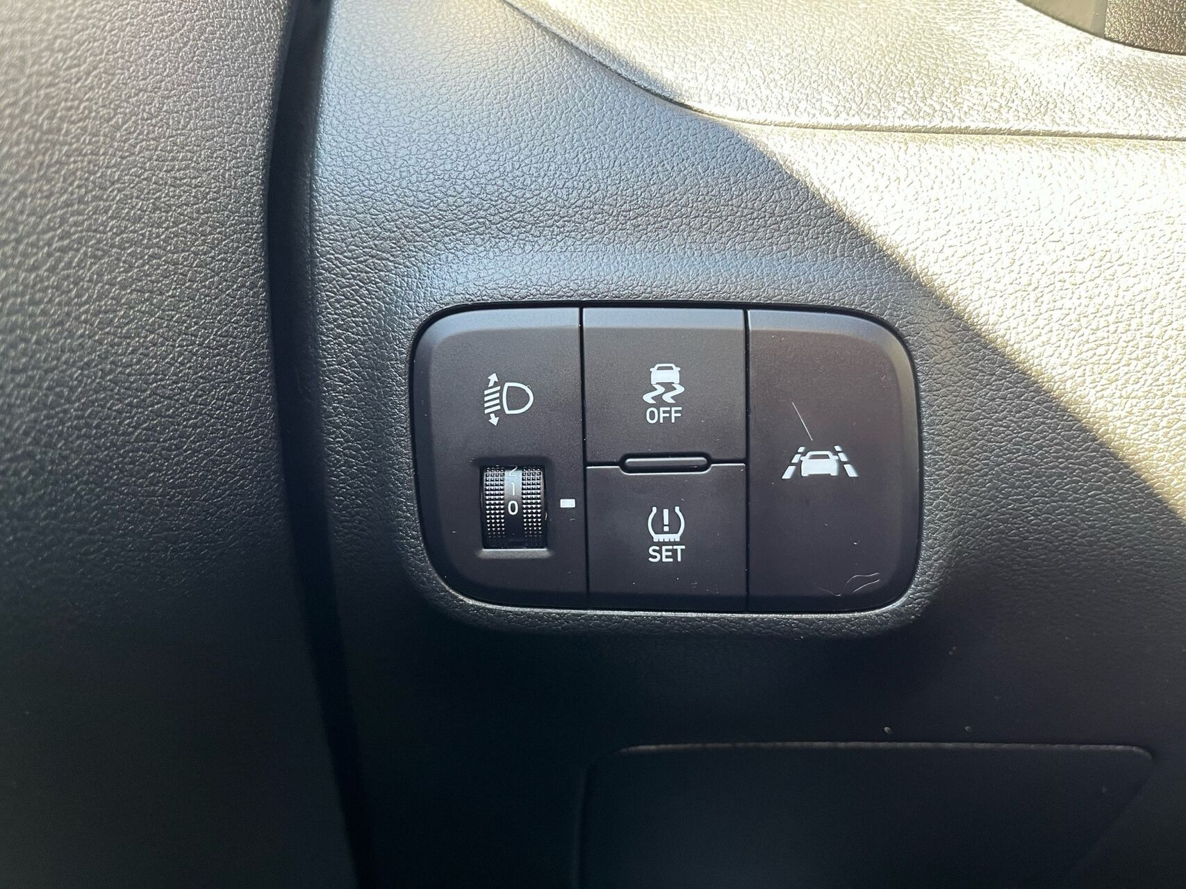 Sølv Hyundai i10 fra 2022