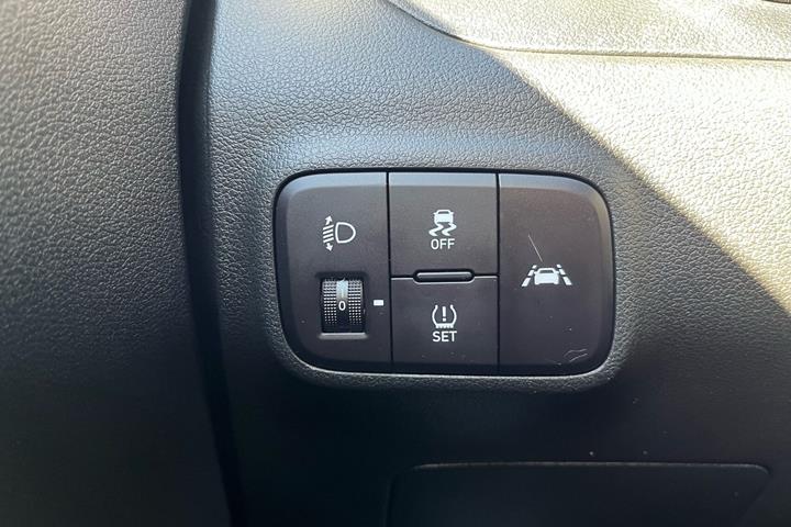 Sølv Hyundai i10 fra 2022