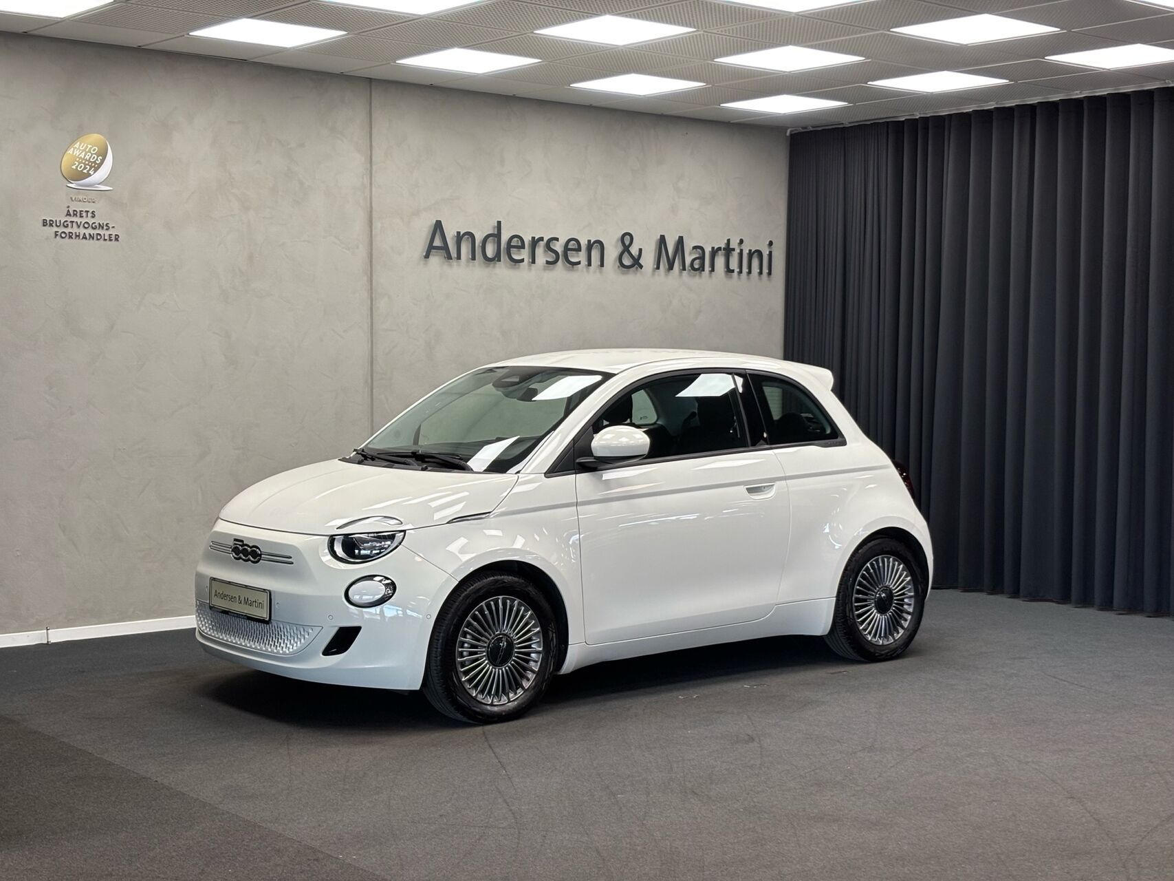 Hvid Fiat 500e fra 2023