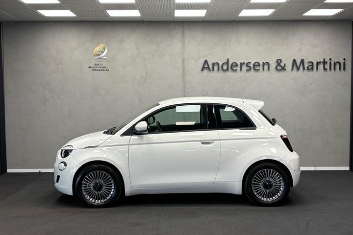 Hvid Fiat 500e fra 2023