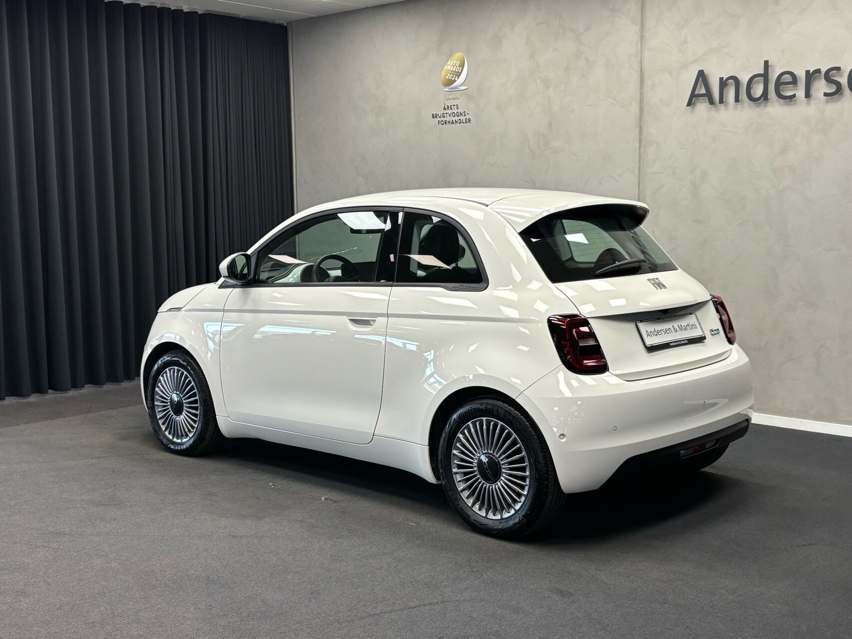 Hvid Fiat 500e fra 2023