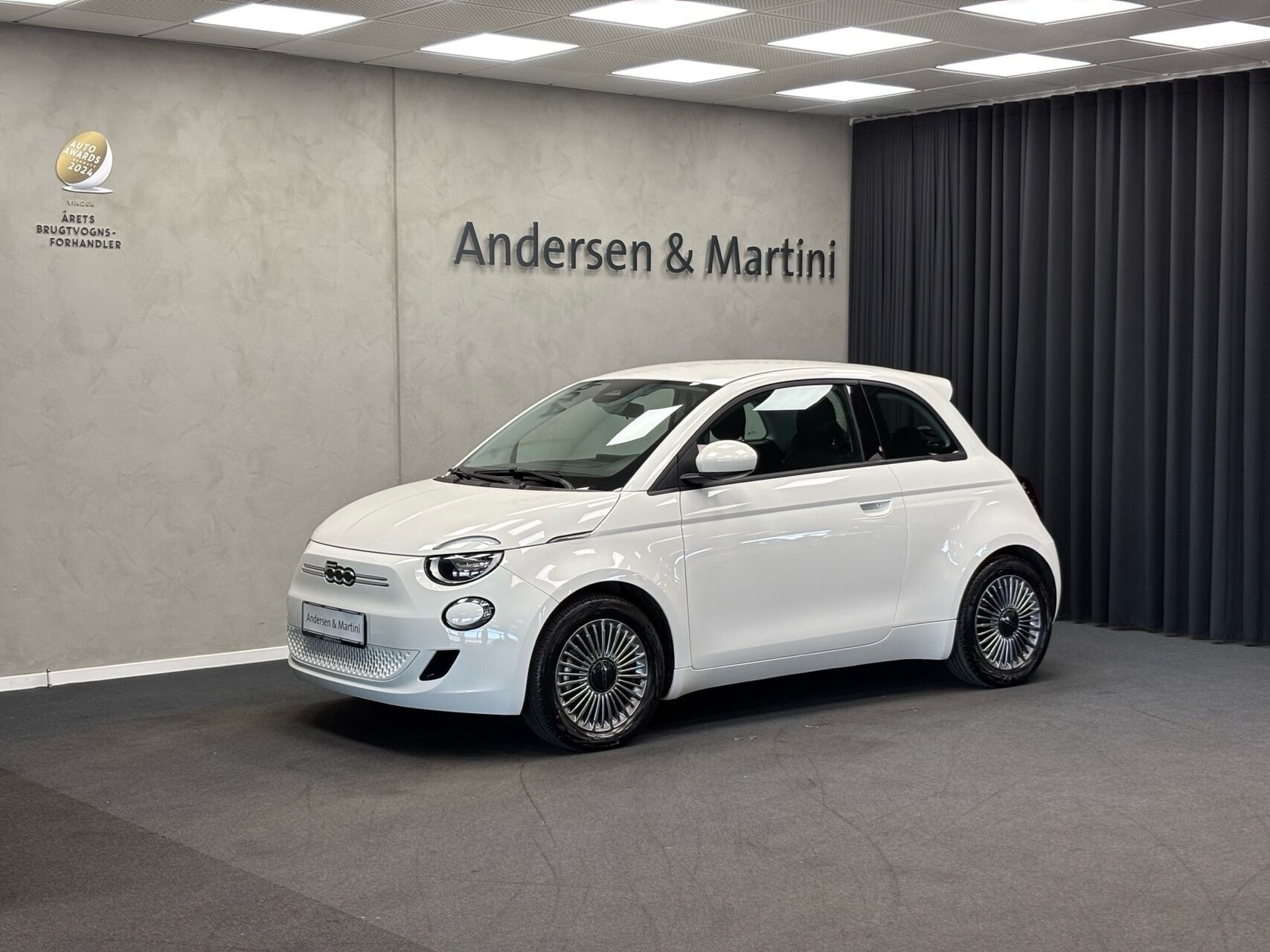 Hvid Fiat 500e fra 2023