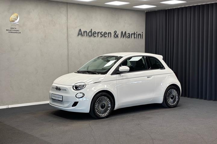 Hvid Fiat 500e fra 2023