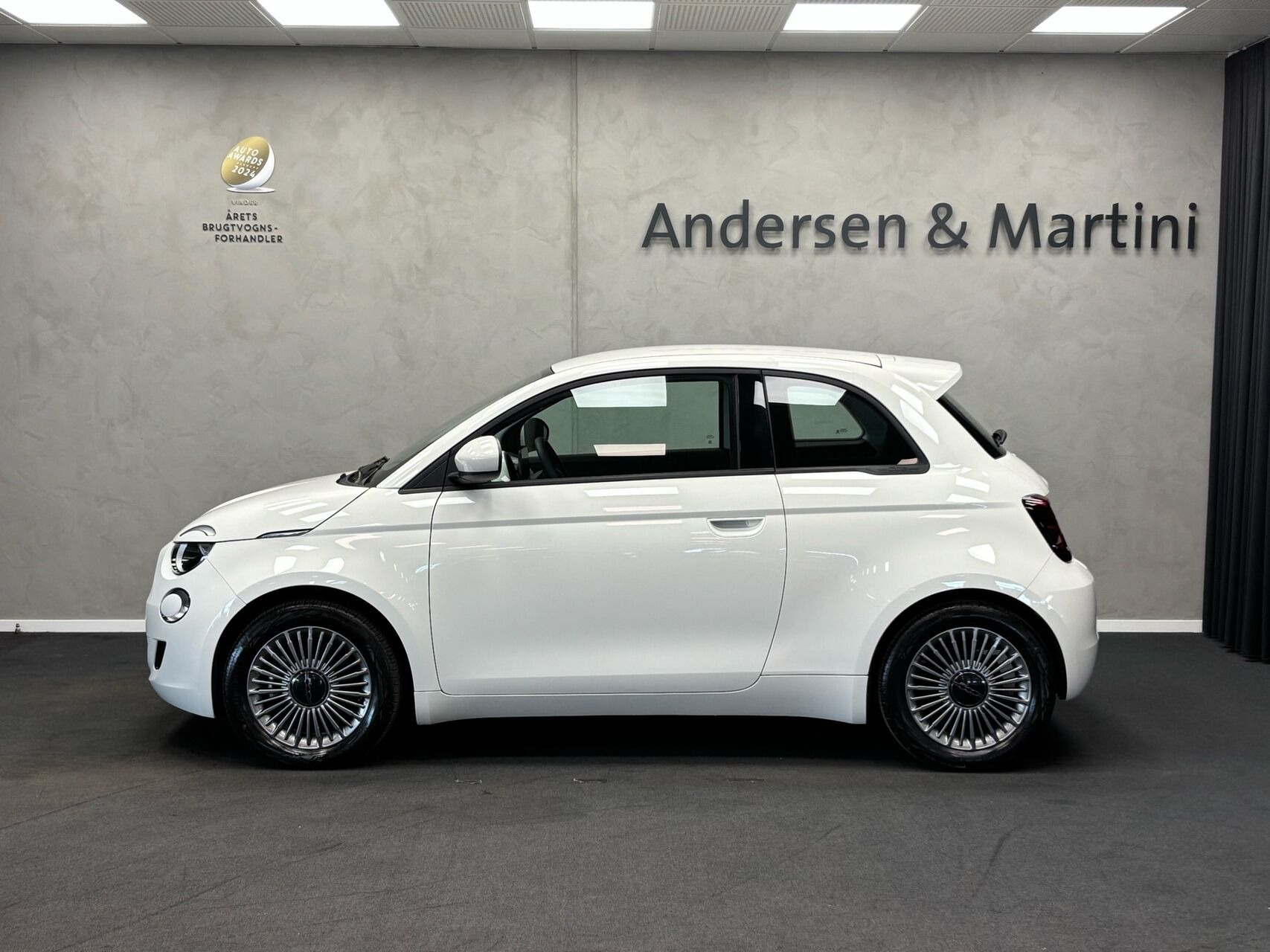 Hvid Fiat 500e fra 2023