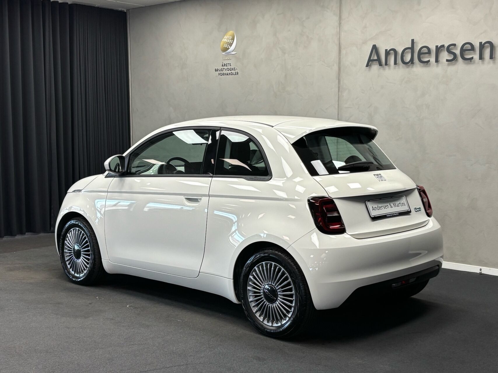 Hvid Fiat 500e fra 2023