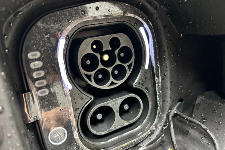 Hvid Fiat 500e fra 2023