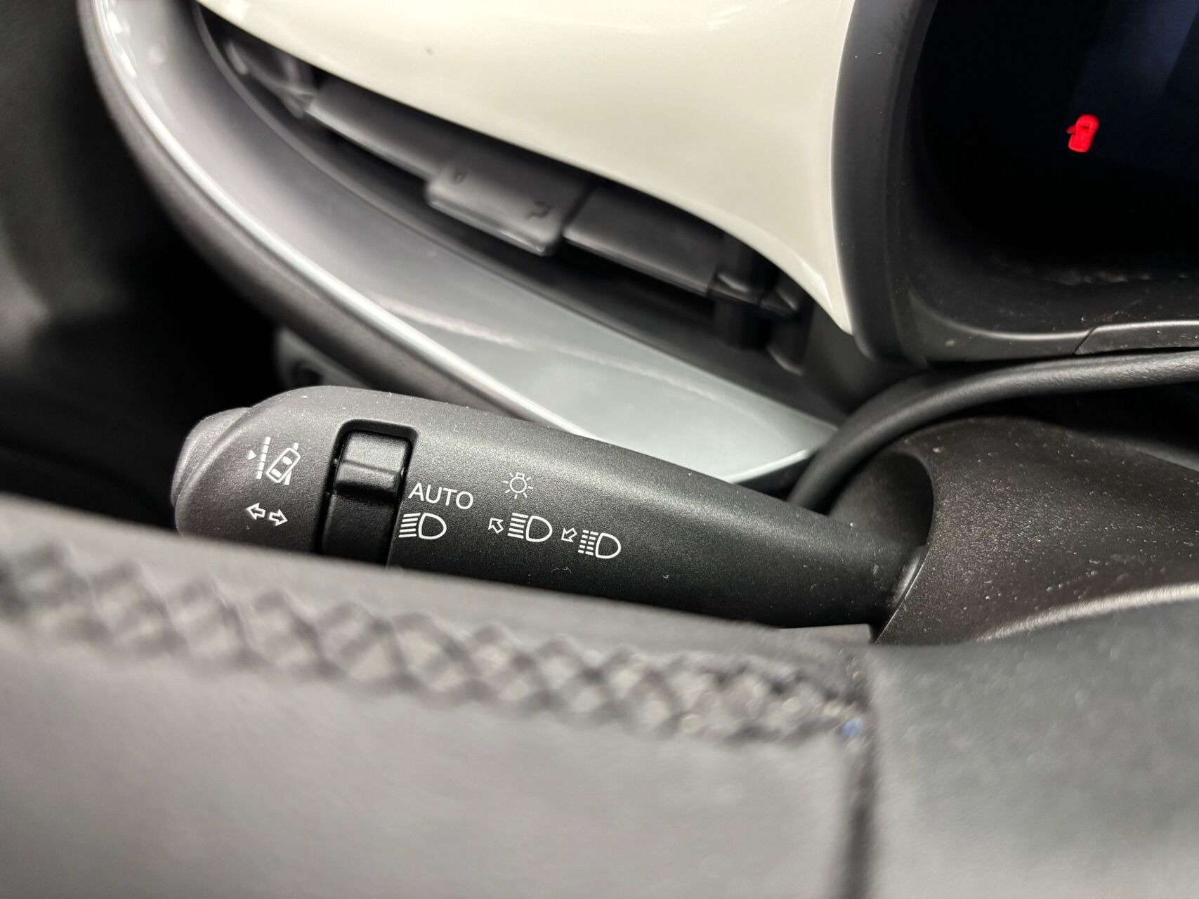Hvid Fiat 500e fra 2023