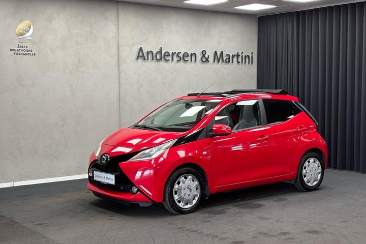 Rød Toyota Aygo fra 2015