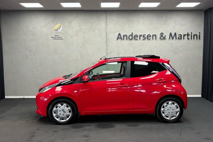 Rød Toyota Aygo fra 2015