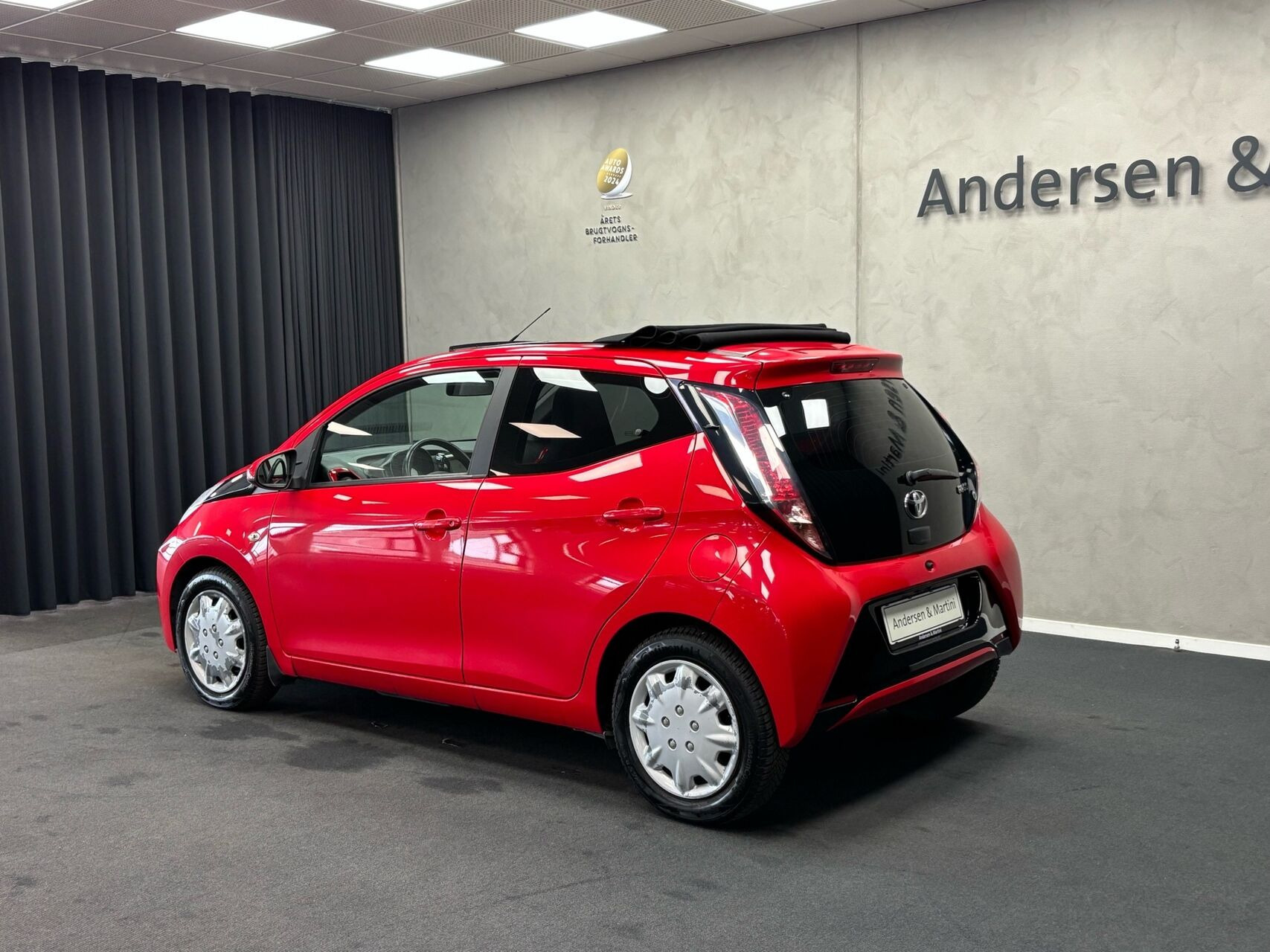 Rød Toyota Aygo fra 2015