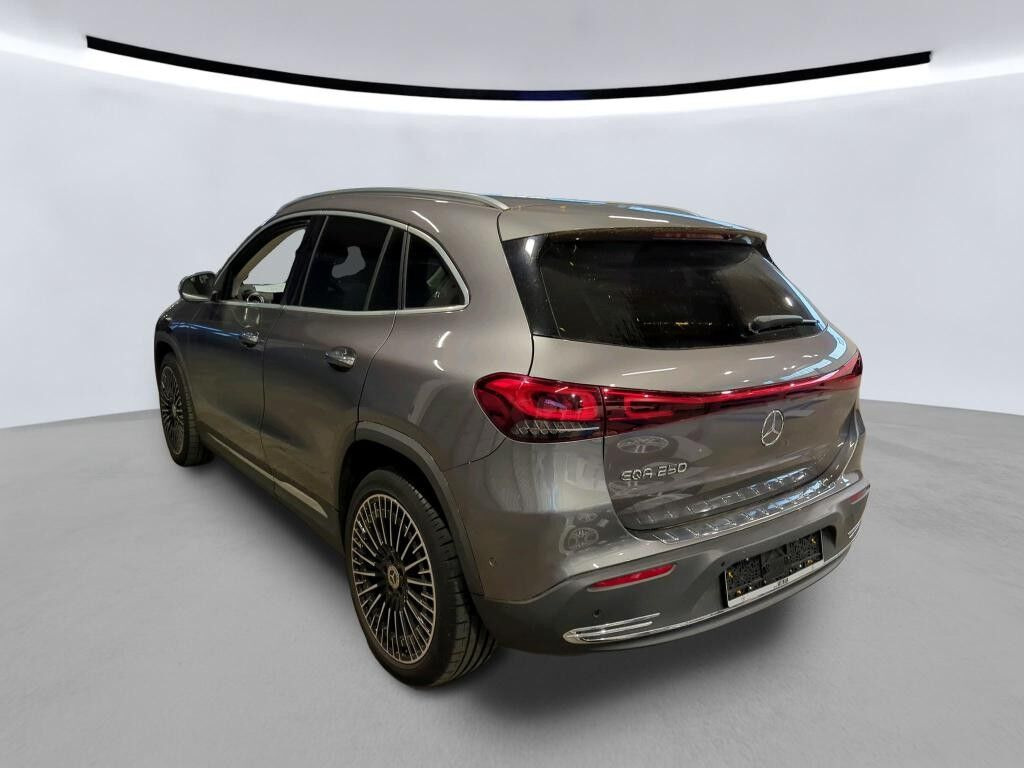 Grå Mercedes EQA250 fra 2022