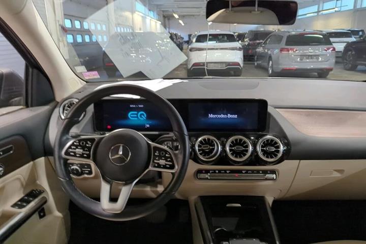 Grå Mercedes EQA250 fra 2022