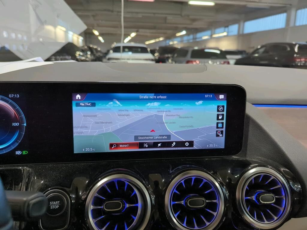 Grå Mercedes EQA250 fra 2022