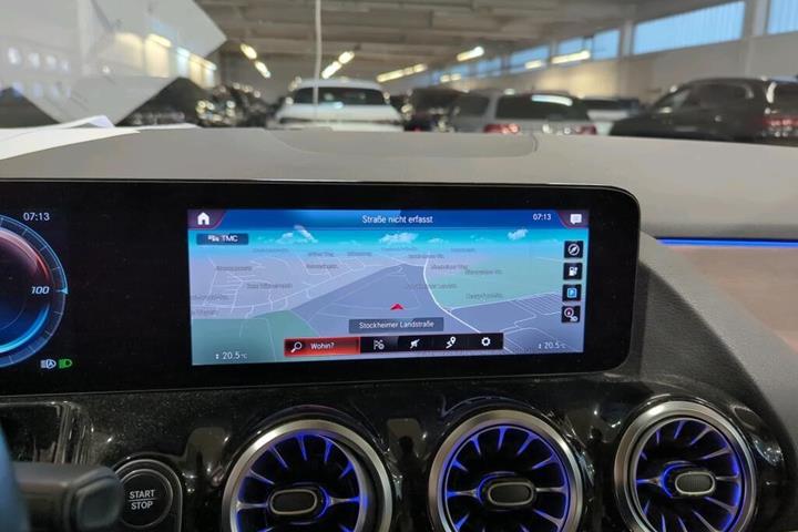 Grå Mercedes EQA250 fra 2022