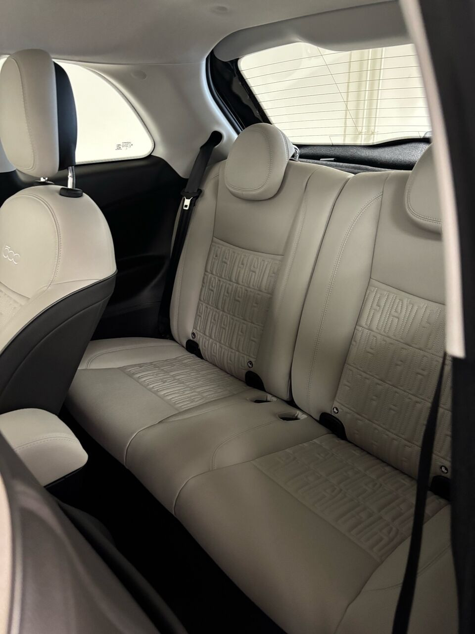 Sort Fiat 500e fra 2023