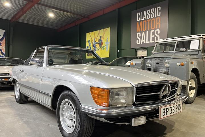 Sølv Mercedes SL350 fra 1979