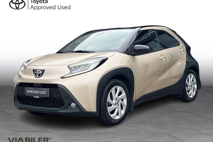 Beige Toyota Aygo X fra 2022