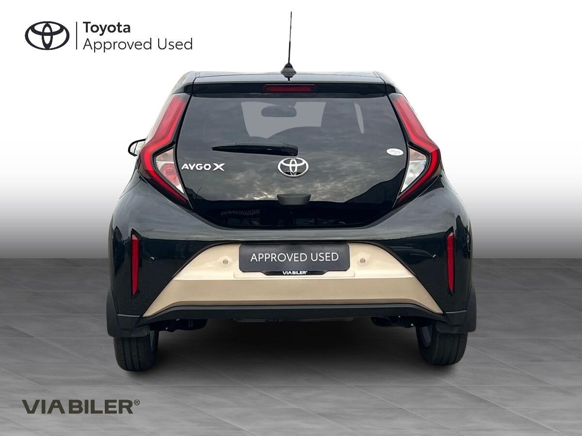 Beige Toyota Aygo X fra 2022