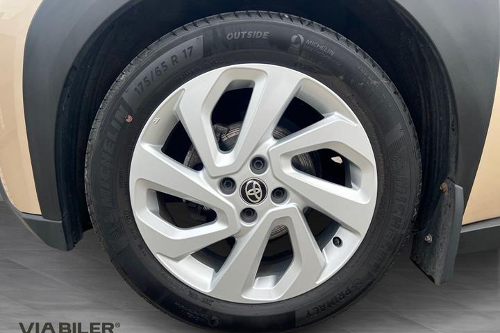 Beige Toyota Aygo X fra 2022
