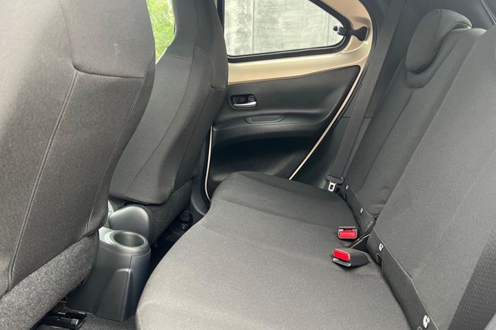 Beige Toyota Aygo X fra 2022